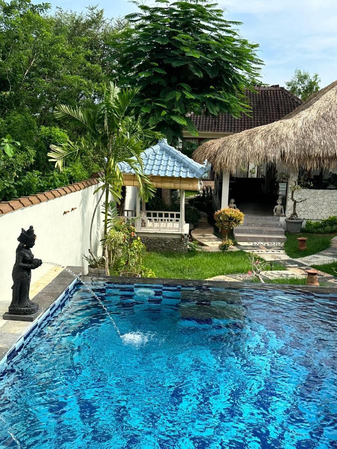 Anjing 3* Nusa Dua (Bali)
